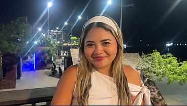 Nonton La Primera Cita Con Un Extra&ntilde;o thumbnail