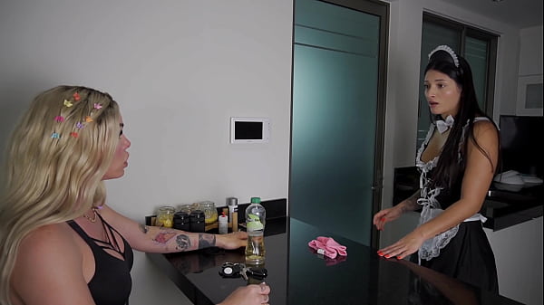 Play MP4 - Sirvienta culona es sometida por su jefa transexual y follada por su rico culo-SALOM&Eacute; GIL-PARTE 1