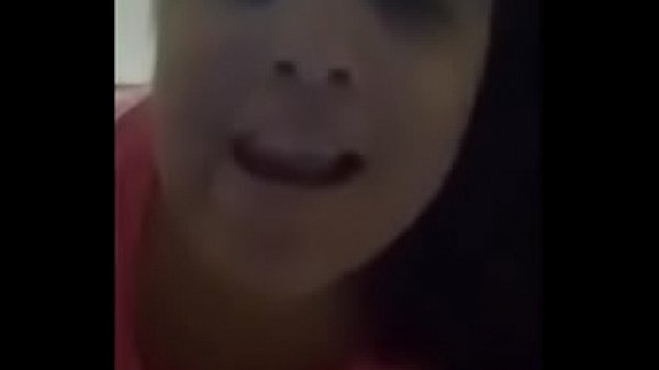 Play MP4 - Gorda mostrando el culo al novio