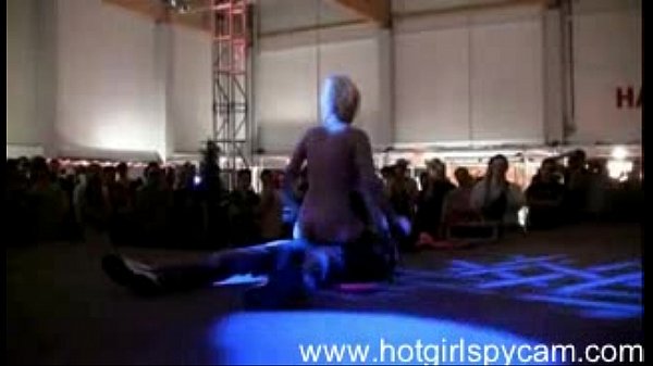 Hot live_show girls goes_crazy