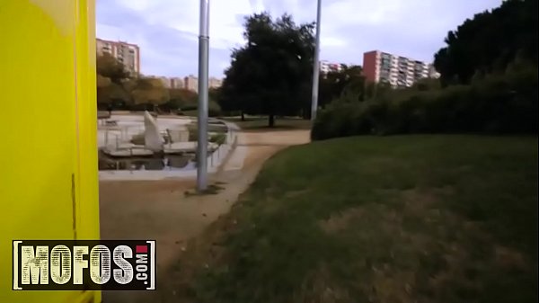 Play MP4 - Publick Pickups - &lpar;Anya Krey&rpar; - Anal By The Parking Lot - MOFOS