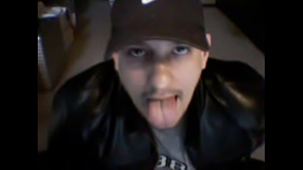 Ein Ledersklave zeigt sich