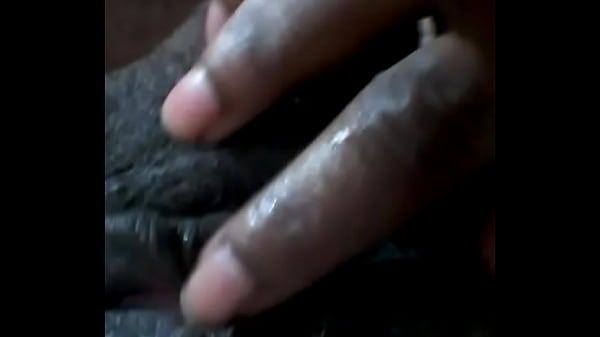 Play MP4 - Fingering her wet pussy