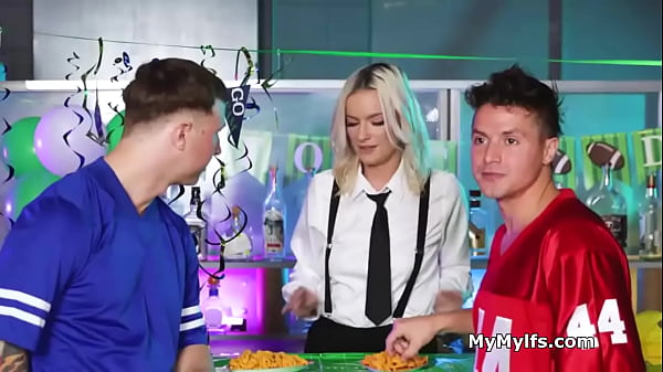 Nonton Bartender Tag Teamed By Two thumbnail