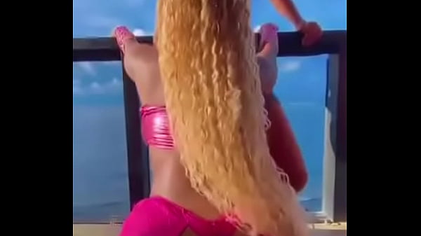 Algu&eacute;m aki gosta que eu rebole assim bem devagar