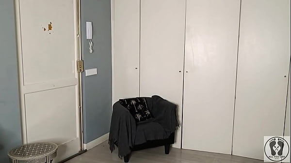 House burglar buttcrack was electrocuted in the chair