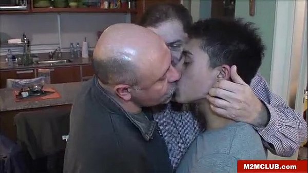 Play MP4 - Hung mature bears fucking a queer