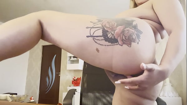 Nakedbig tits blondepussy and ass masturbate