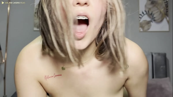 Play MP4 - compartiendo habitacion con mi hermanastra - Melanie Caceres & Rauls Bud