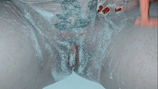 Nonton Milf Shaving Her Pussy Up Close And Lots Of Soap thumbnail