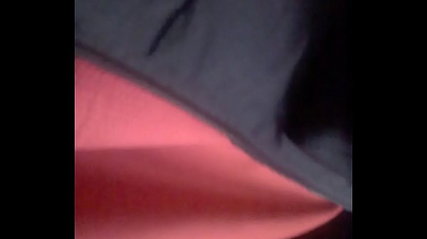 bajo la falda chica hot en el camion 