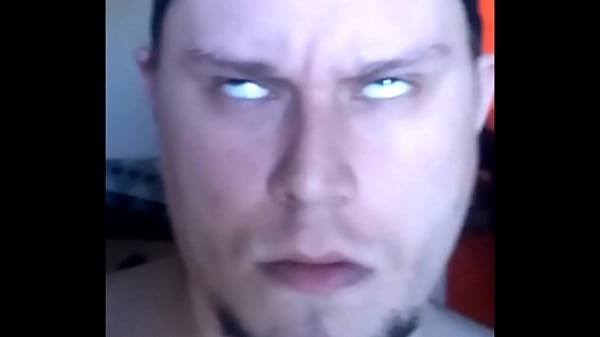 Adrian Jabłoński przewraca oczami i pragnie wylizać młodą cipkę 