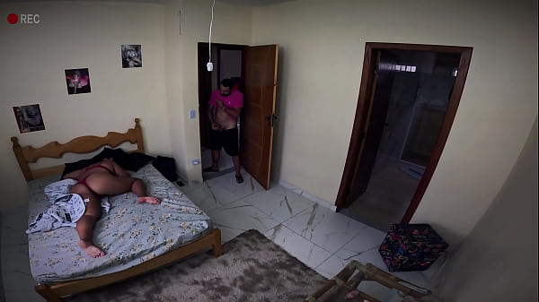 Aluguei o quarto com uma c&acirc_mera escondida n&atilde_o resisti e fodi a safada