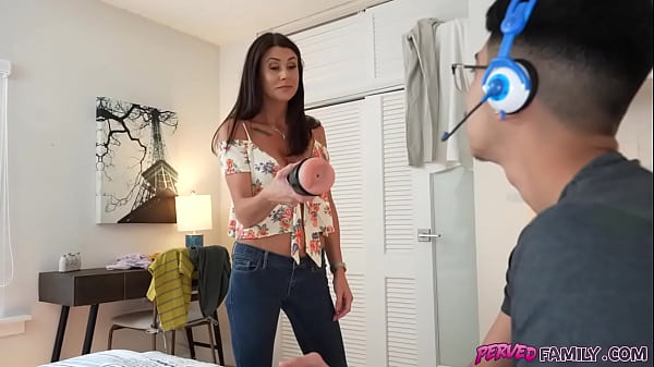 Play MP4 - PervedFamily&period;com - Stepmom found my Anal Masturbator