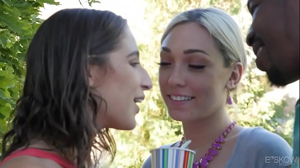 Play MP4 - Interracial threesome with Lily LaBeau and Abella Danger