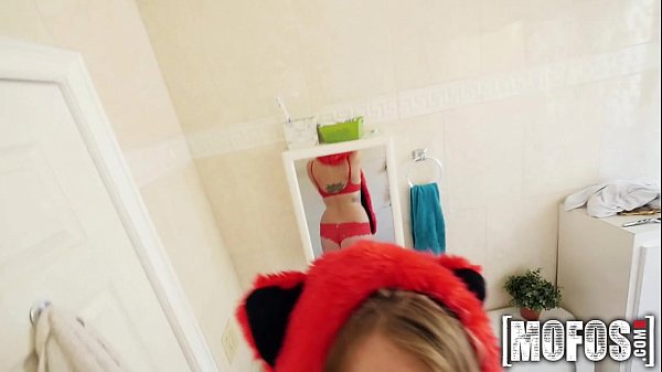 Mofos - Lilly Sapphire - Bubblegum Cutie Tea