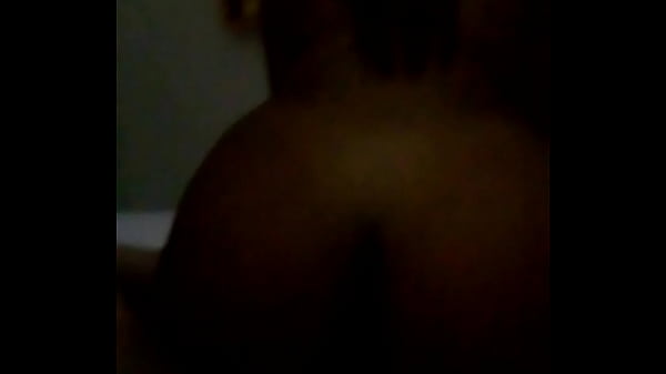 COMENDO A NOVINHA MORENA