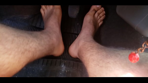 Play MP4 - Driving barefoot with motor sound