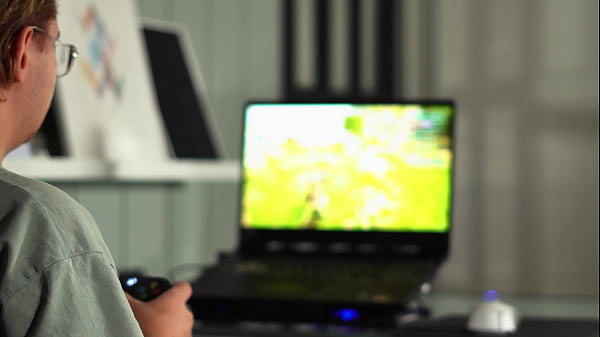 Nonton Stepmom Sucked And Eat Stepson's Cum While He Was Playing Palworld thumbnail