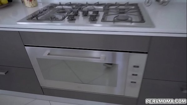 Loving stepmom Gia Vendetti slurping her stepsons young big cock in_the kitchen