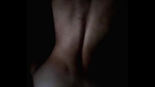 Novinha branquinha transando levando tapa em v&iacute;deo de sexo amador 