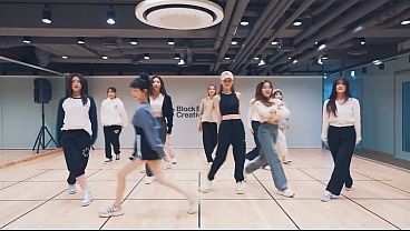 Loona japanese debut