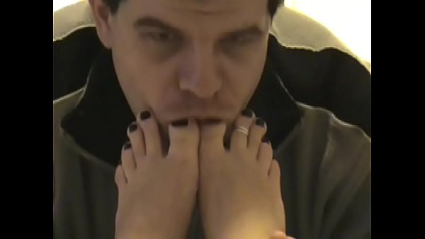 Play MP4 - first toe sucking