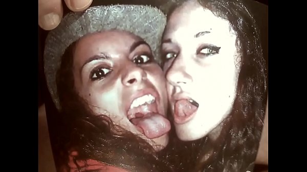 Play MP4 - zwei geilen Girls auf die Zungen und in den Mund gespritzt by Kater xxx