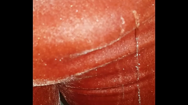 Wetting redvelvet_pants and pink socks