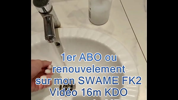 En direct de mon bureau je suis hyper chaude j'ai enlev&eacute; ma culotte et 