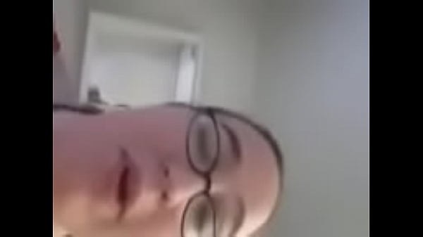 Play MP4 - Chubby pig does what it takes