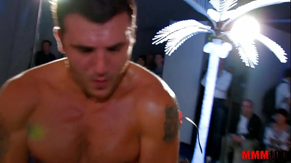 Play MP4 - Two hot sluts getting banged in public by two porn actors