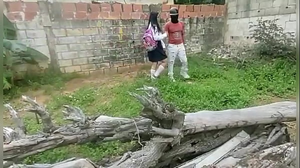 Play MP4 - Se la chupa al novio cuando sale de clases