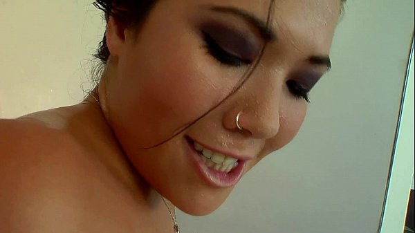 Play MP4 - Busty asian babe fingering her pussy in the bath