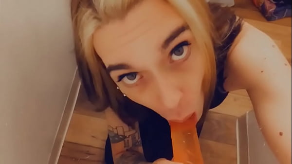 Dolled Up On Her Knees thumbnail