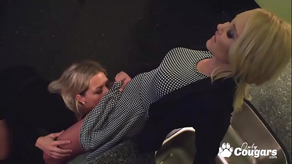 Play MP4 - Aaliyah Love and Zoey Monroe 69 On The Bathroom Floor