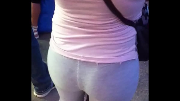 Culo en_calzas esperandoel colectivo