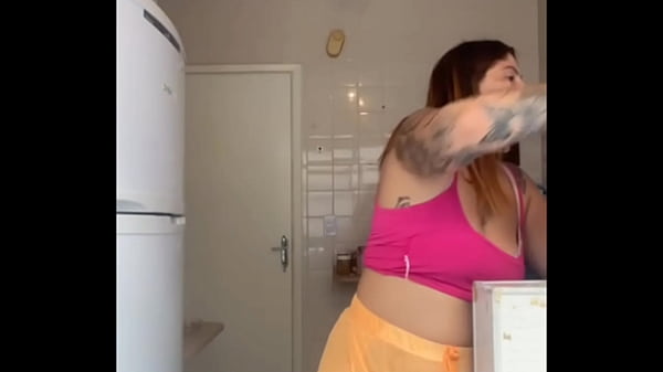 Marido me pegou no flagra lavando a sacada de biquini 