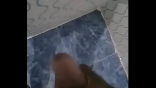 Chico masturbandose en cuarentena