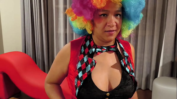 Nonton Especial Halloween 2025 Cirquera Sexy Se La Cogen Rico thumbnail