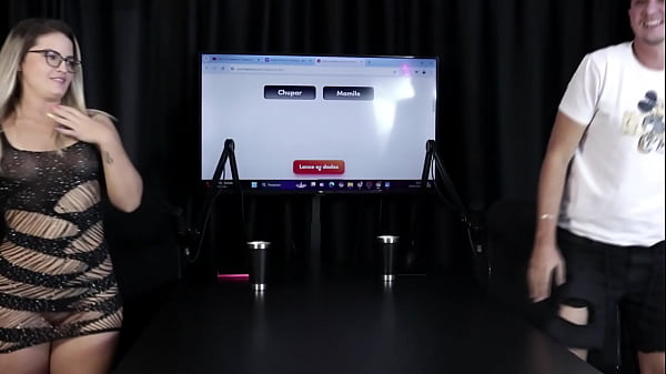 Play MP4 - Se beijaram&comma; teve o cu&comma; os peitos e a buceta chupada&comma; tudo isso depois de falar que a fam&iacute;lia sempre foi de boa para eles&comma; apesar de ter sido esculachada - Mathheus Caetano & Bruna Carlos &lpar;SHEER&sol;RED&rpar;