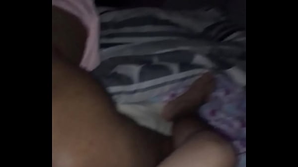 Cachando cogiendo se chorrea la perra 