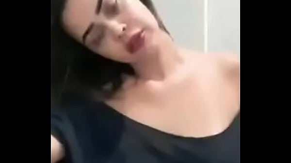 Nonton Mostrou Sem Querer Grupo Na Descri&ccedil;&atilde;o thumbnail