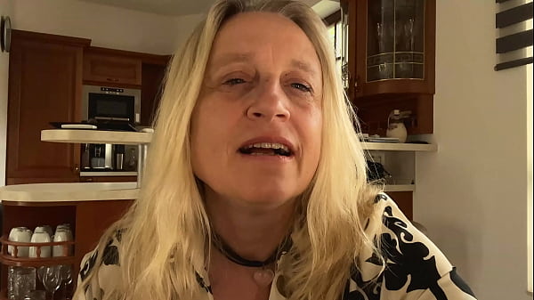 Nonton Small Horny Makeup Video thumbnail