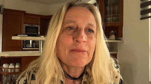 Nonton Small Horny Makeup Video thumbnail