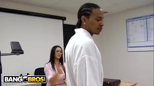 Play MP4 - BANGBROS - MILF Nadia Styles Teaches Anatomy Class Using Castro Supreme