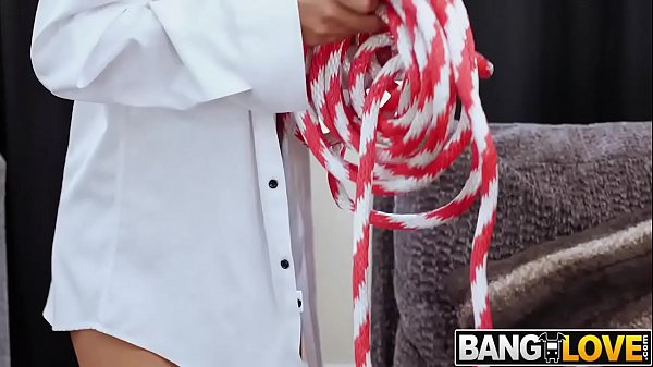 Play MP4 - Gianna Dior Tying Down A Monster Cock