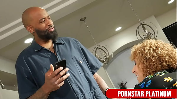 Matures Dee Williams & Sa Jay Get Pounded By Shaundam thumbnail