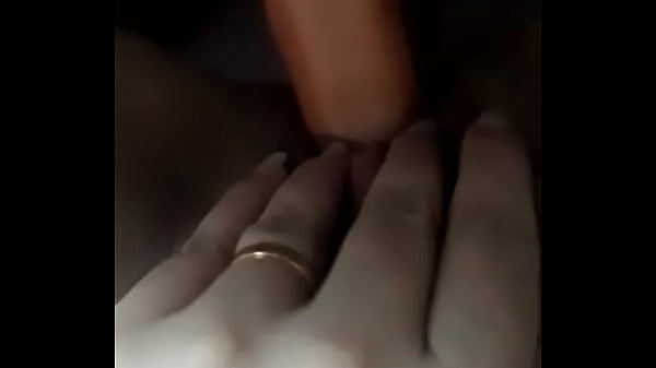 Enfiando_o pau e_o vibrador na buceta da_esposa parte 2