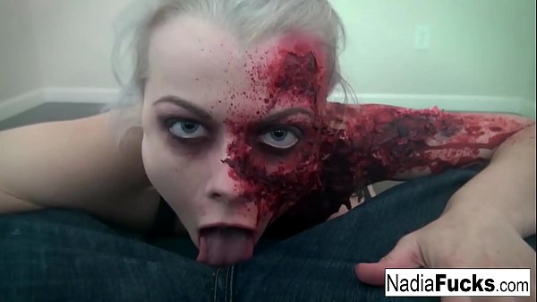Hot zombie pleases the gash between her_legs